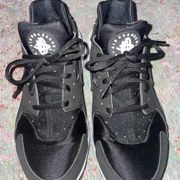 WMNS Nike Huaraches - size 9 - Picture 1 of 8
